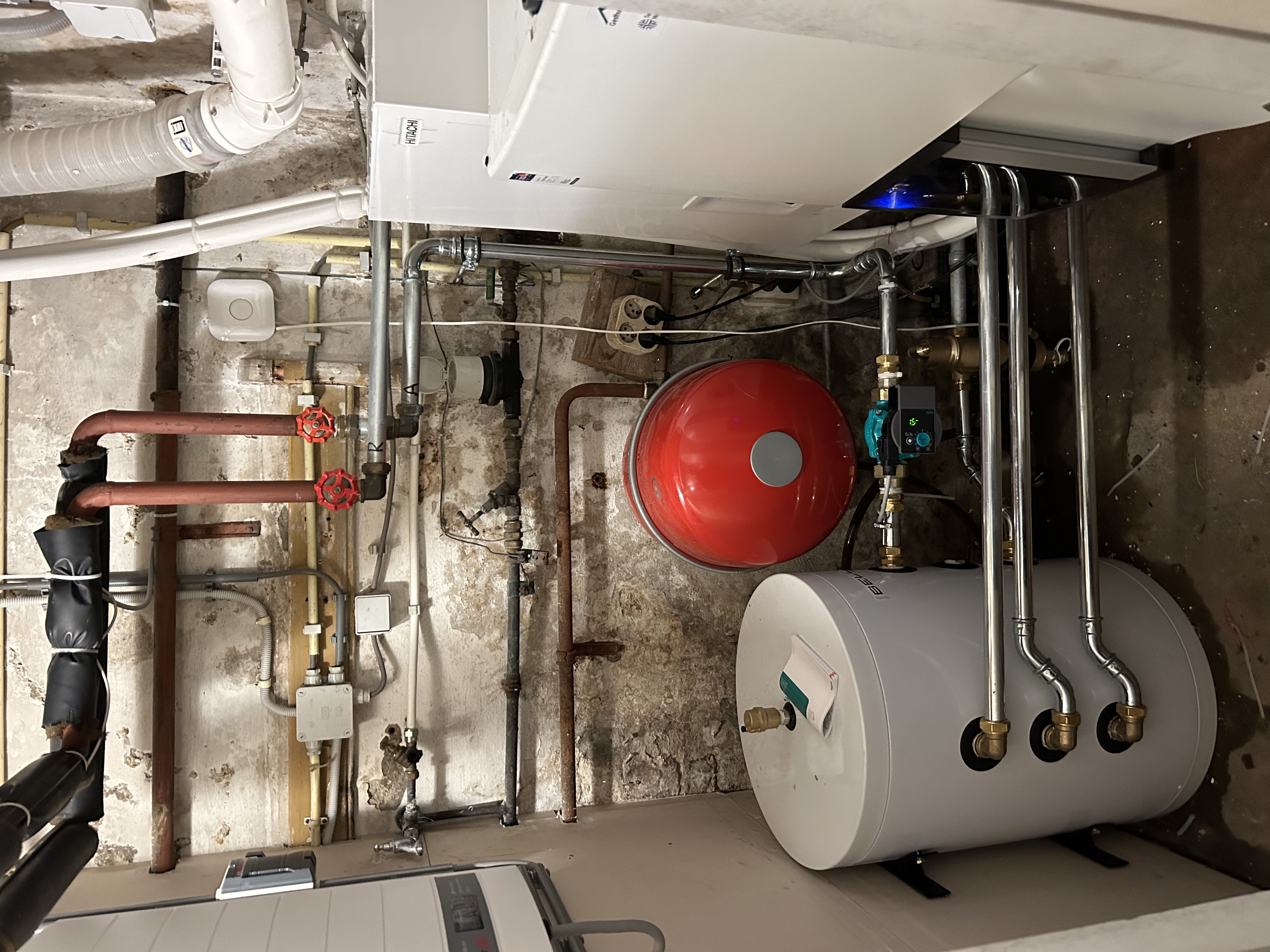 Hitachi hybride warmtepomp technische ruimte – Heijmen Klimaattechniek